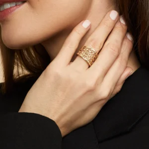 Love Lace Ring in Yellow Gold 30% off